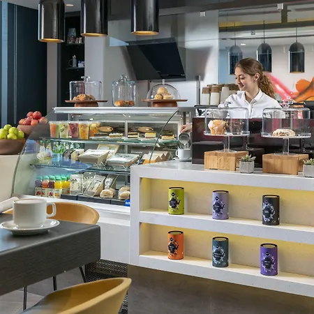 Hotel Centro Westside By Rotana 5*